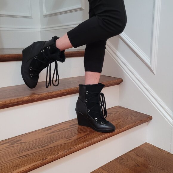 Michael Kors Boots. Leather Upper. Genuine Fur Lining. Wedge. Black. 7.5 - 8M. - Picture 13 of 13